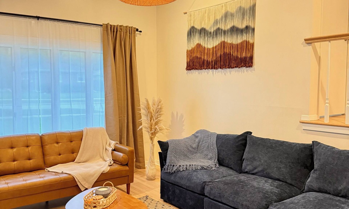 Villa Park House | Premier 5BR Retreat with 2 King Suite!