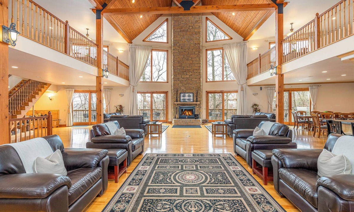 Galena House | Premier 8 BR Home-The Eagle's Nest! Hot Tub, Game Room, Fire Pit!