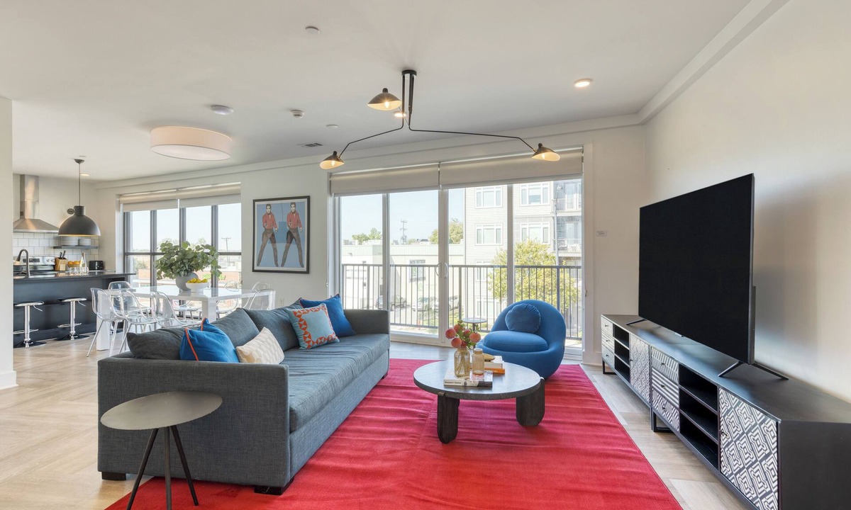 Historic Edgefield Hotel | Premier Four-Bedroom Suite + Balcony | The Carter