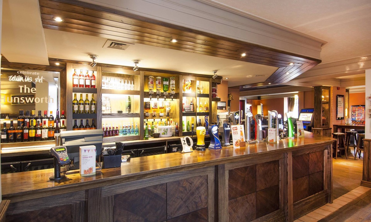 Cleckheaton Hotel | Premier Inn Bradford South