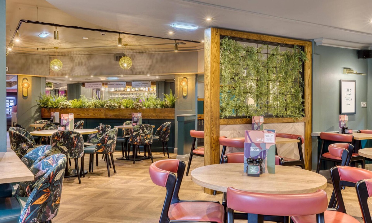 Paisley Hotel | Premier Inn Glasgow Airport