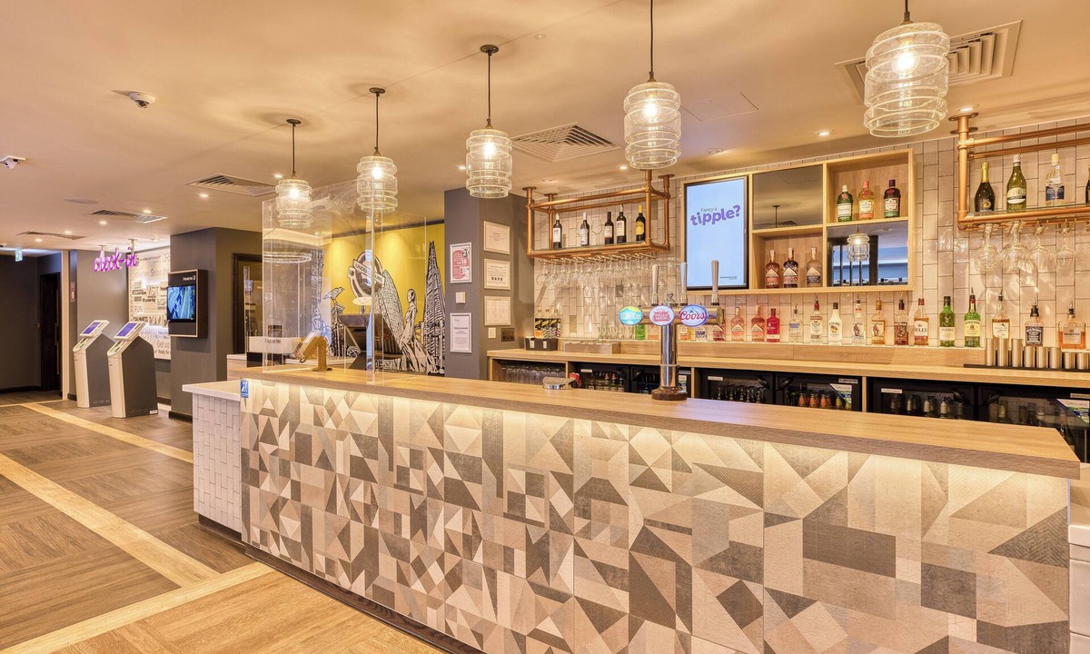 Tooting Hotel | Premier Inn London Tooting