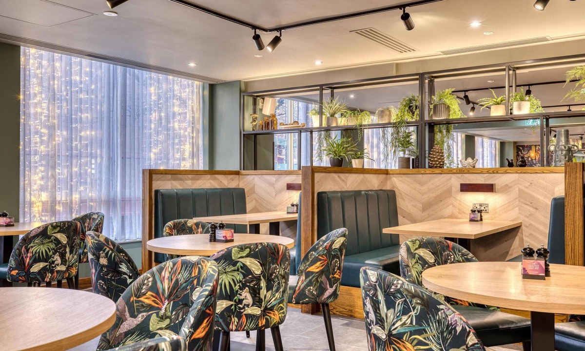 St Albans Hotel | Premier Inn St Albans City Centre