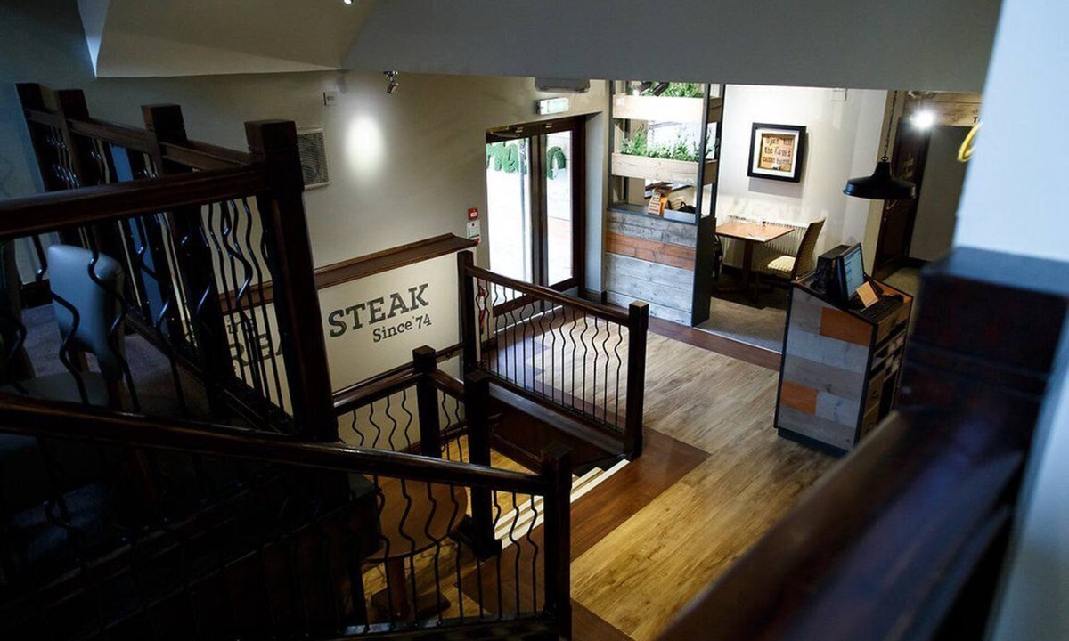 Stevenage Hotel | Premier Inn Stevenage North