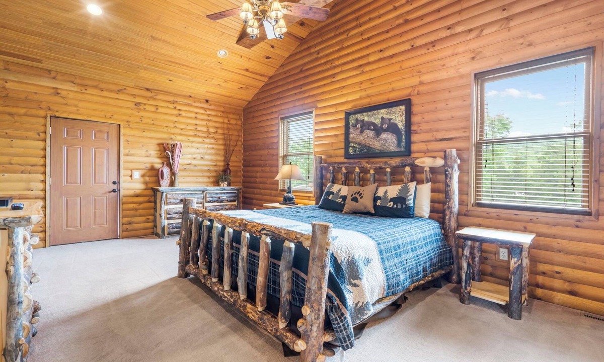 Lampe Cabin | Premier Lakefront Resort Stay Pools Dock FREE Mini Golf & Amenities