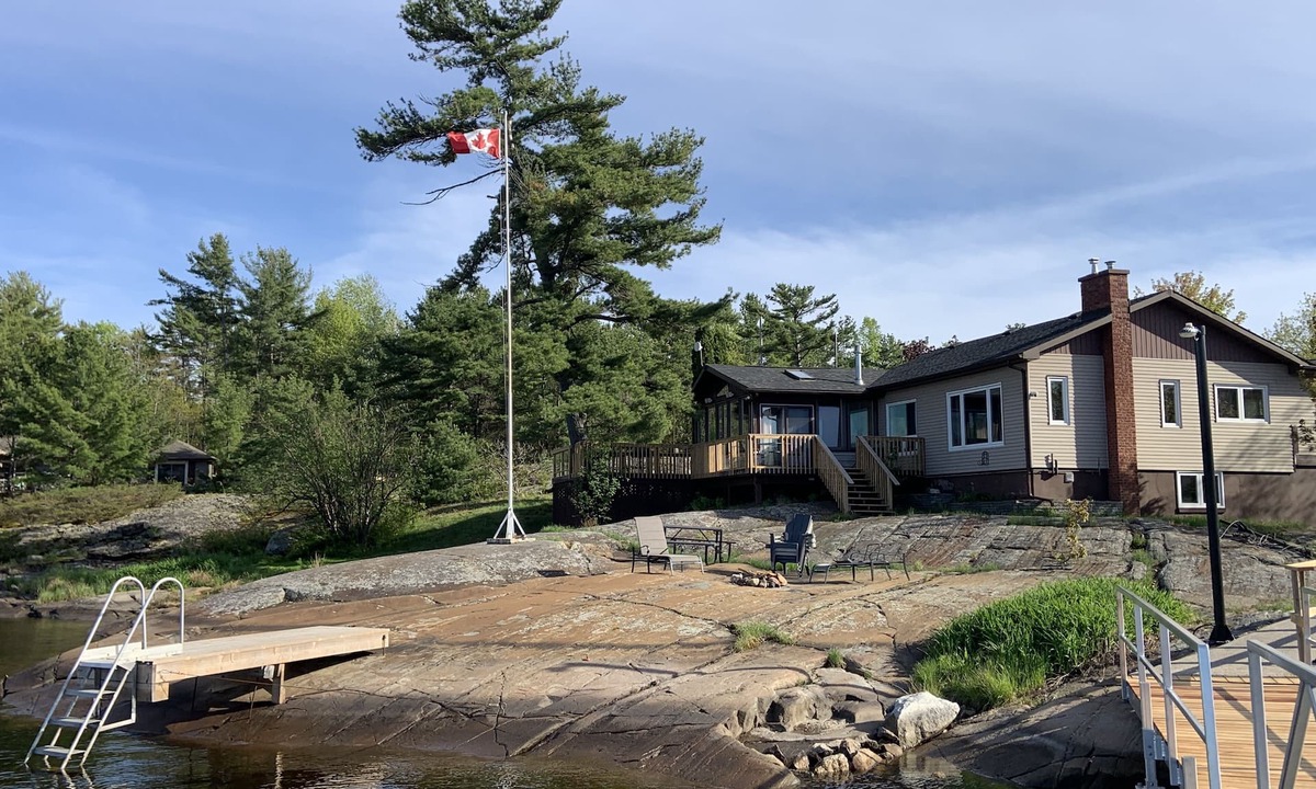 Byng Inlet House | Premier Vacation Home In Pointe Au Baril On - Pointe Au Baril Station