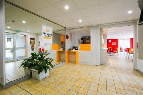 Les Ponts-de-Ce Hotel | PREMIERE CLASSE ANGERS SUD Louvre Hotels group