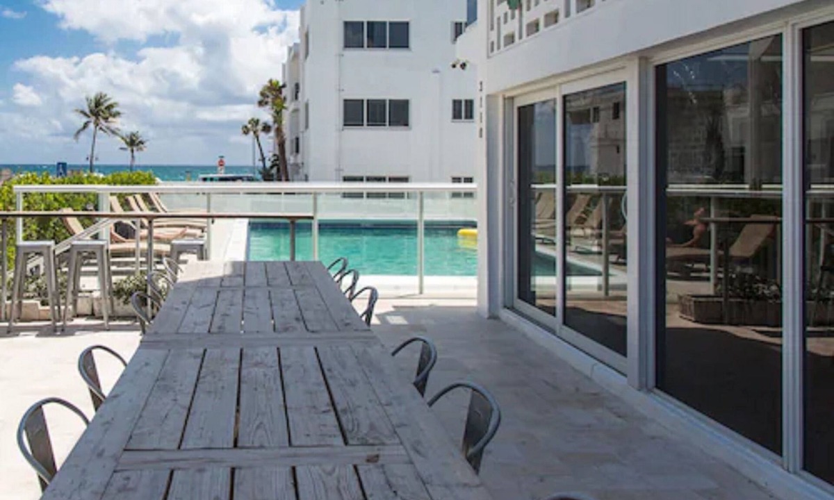 Central Beach Hotel | Premiere Hotel