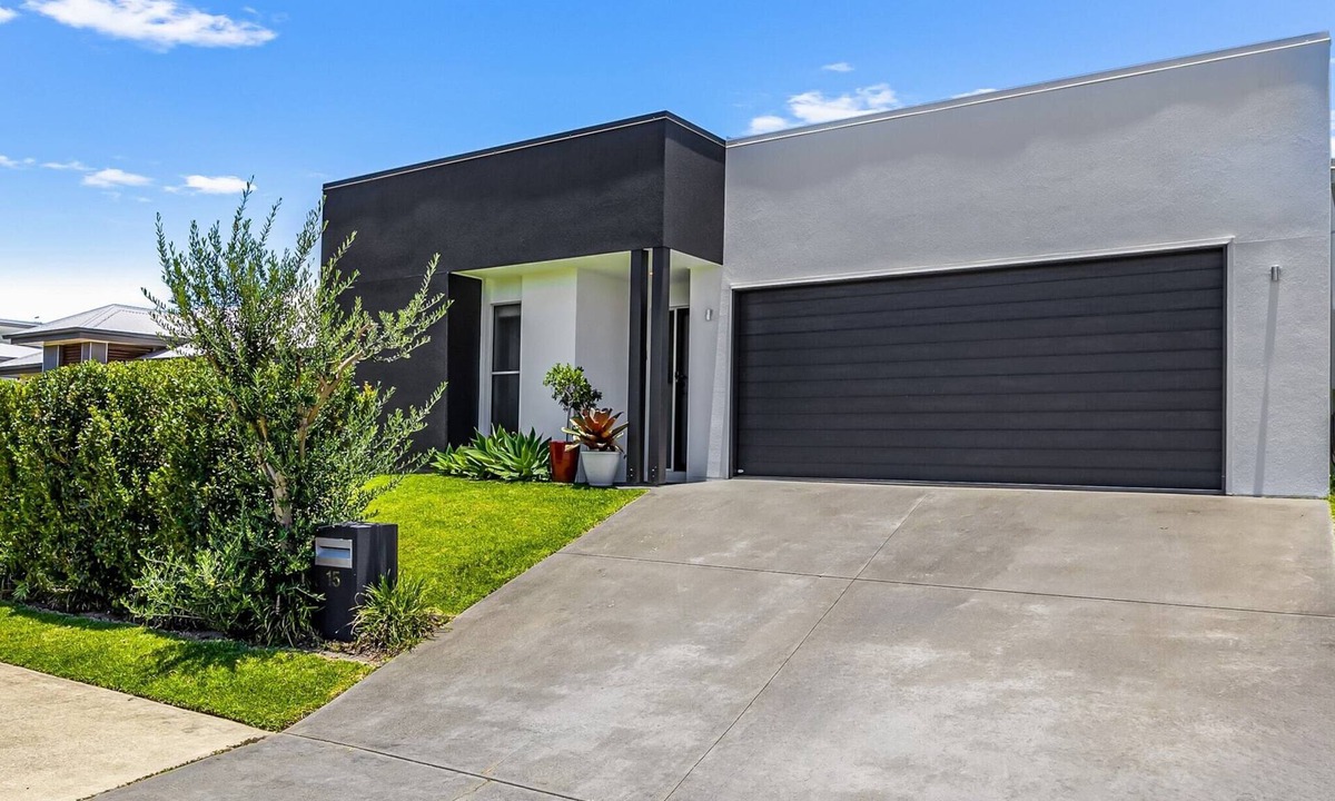 Peregian Beach Apartment | Premium 4-Bed Coastal Escape with BBQ and Pool