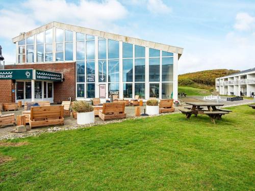 Sondervig Apartment | Premium apartment with loft in holiday park