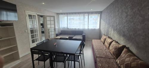 Garges-les-Gonesse Apartment | Premium appartement 7 single beds for groups