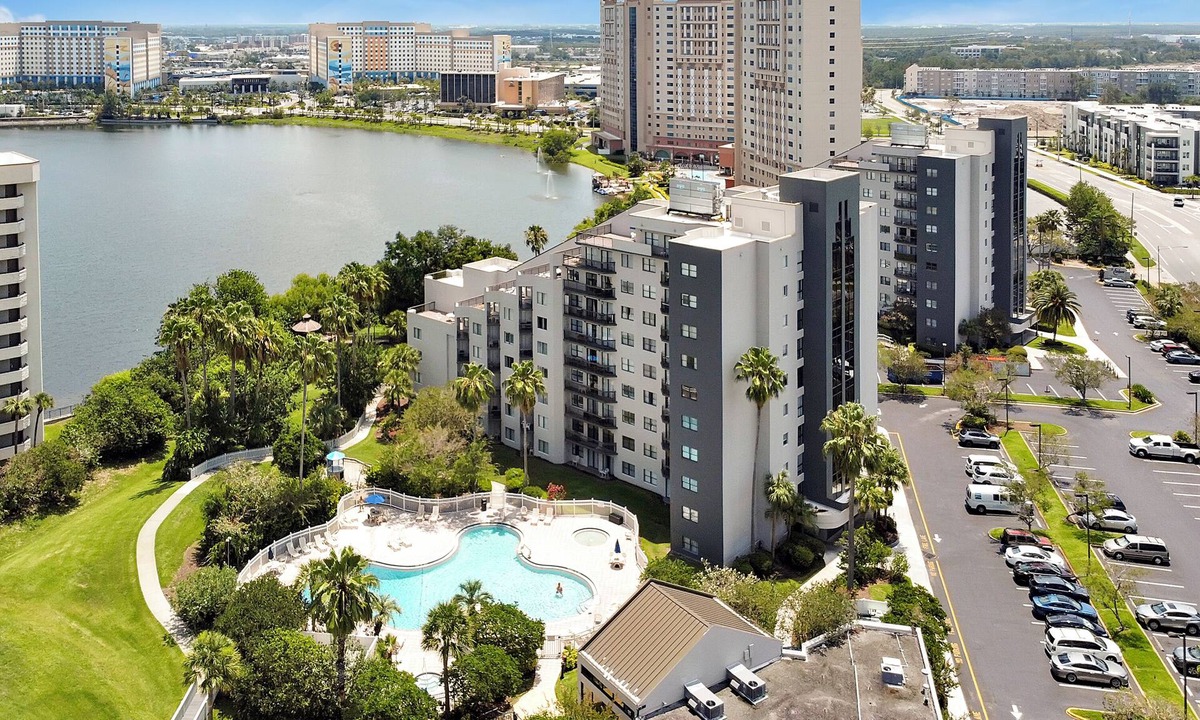 Southwest Orlando Resort | Premium Condos near Universal Studios