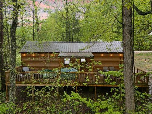 Stanton House | Premium Creekside Cabin Hot Tub, Red River Gorge