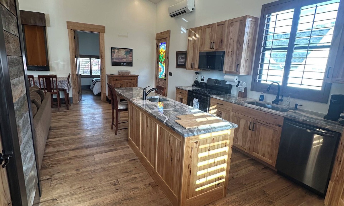 Draper Apartment | Premium Draper Stay Quiet, Comfortable & Fully Stocked