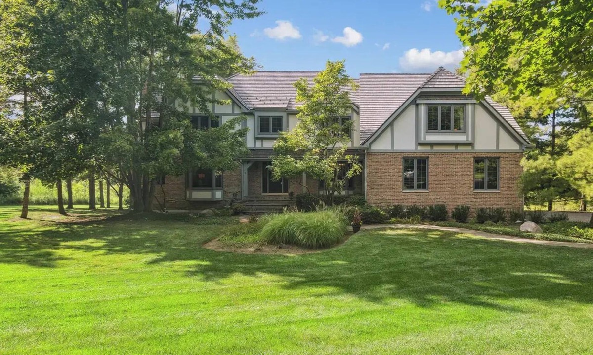 Village of Long Grove House | Premium Extended Stay Rental with Views