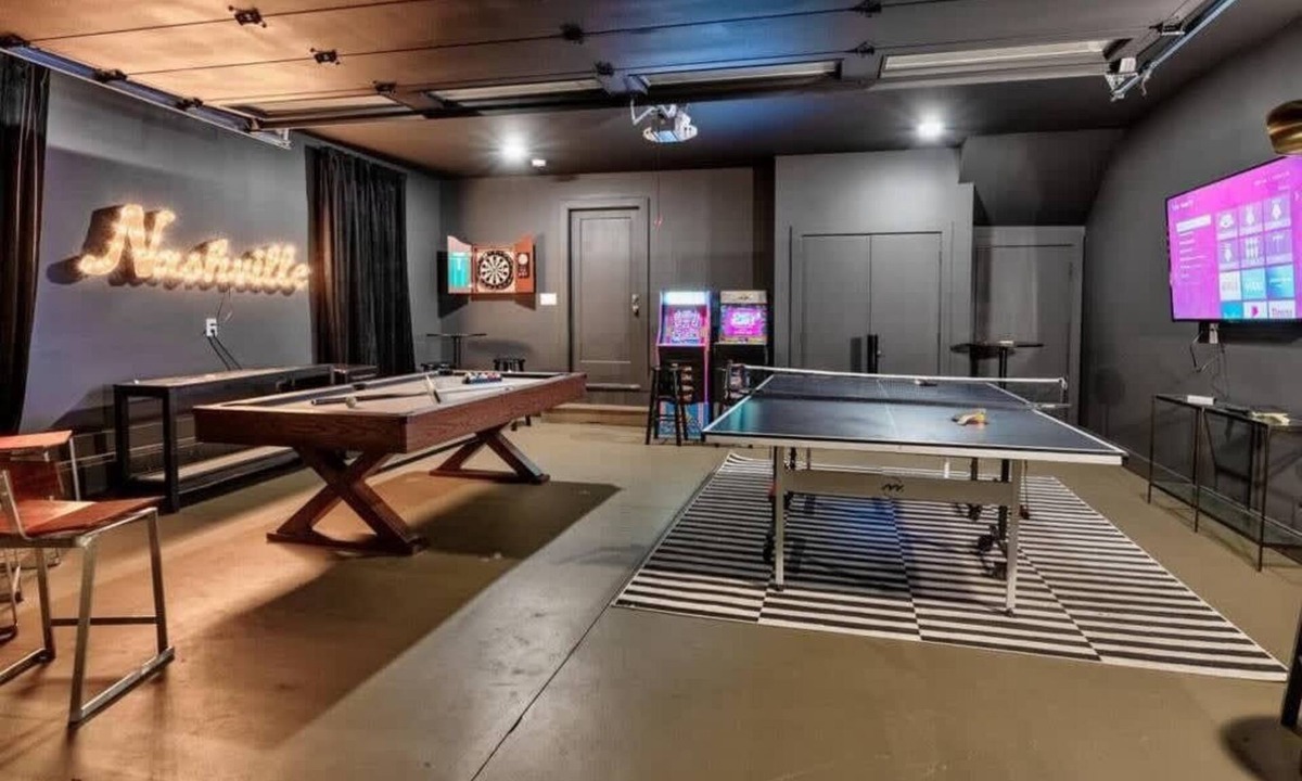 Hillsboro West End Condo | Premium Home Game Room 13 Beds