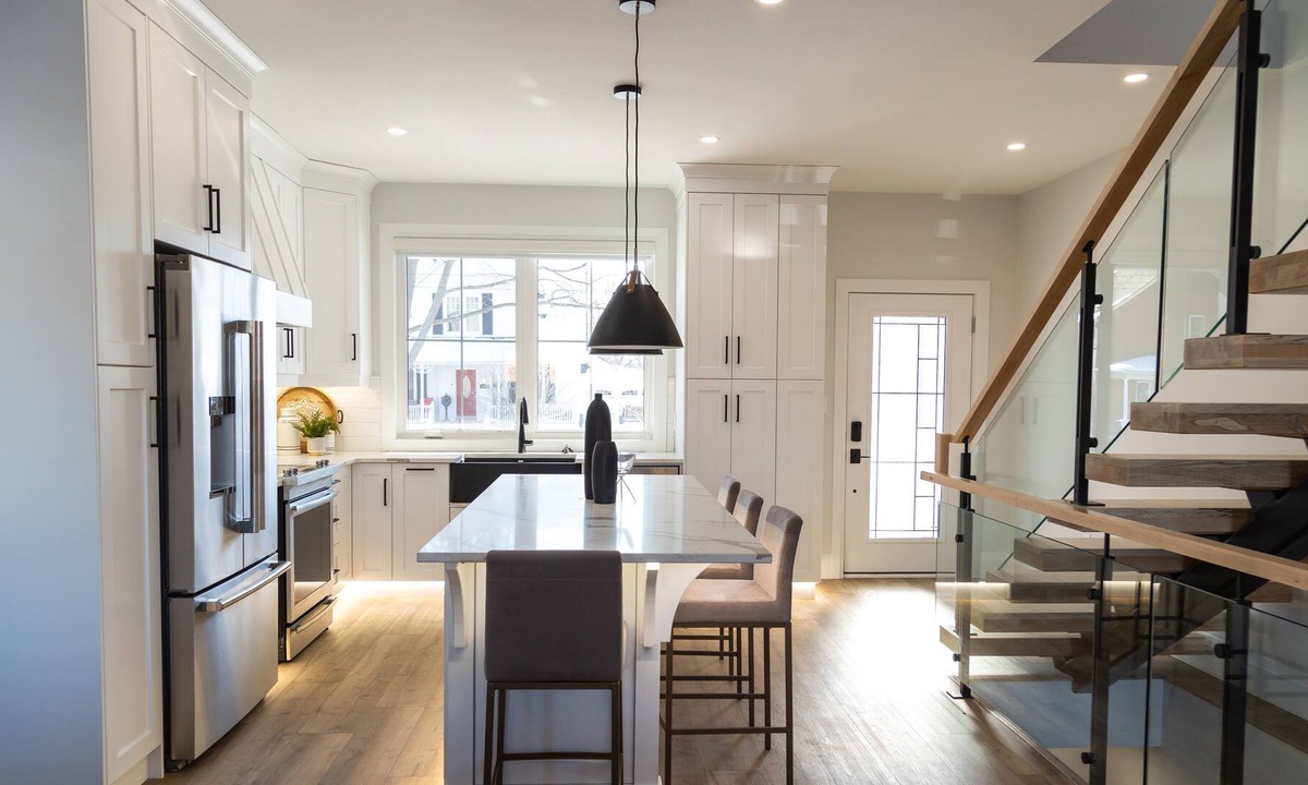 Sarnia House | Premium House located near St. Clair River with Hot Tub