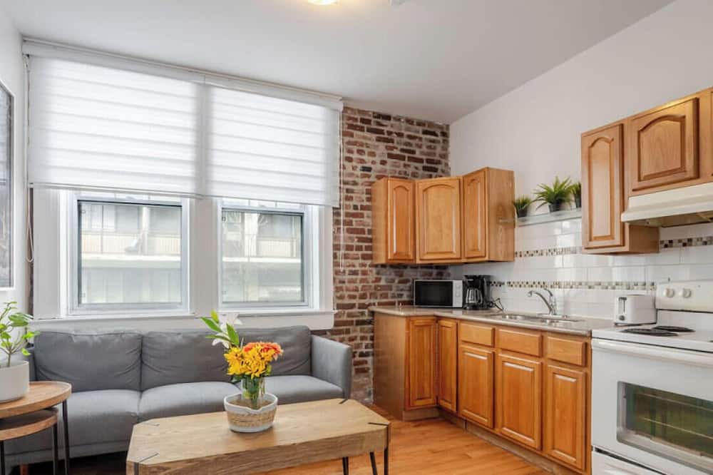 Shaughnessy Village Apartment | Premium Location | Stylish 3BR downtown Montreal