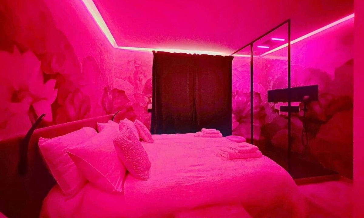 Le Grand Large Apartment | Premium romantic accommodation 50m from the beach