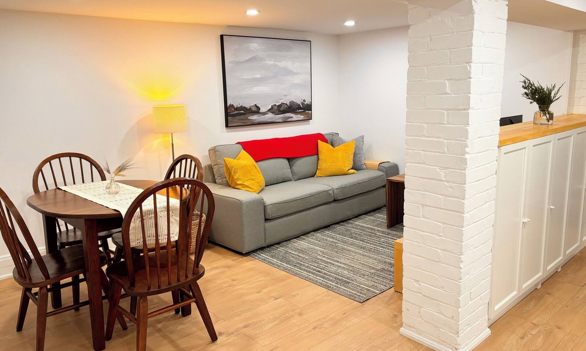 Roncesvalles Village Apartment | Premium Roncesvalles Village Retreat. 2Bdrm1Bath. New Reno with Garden Space