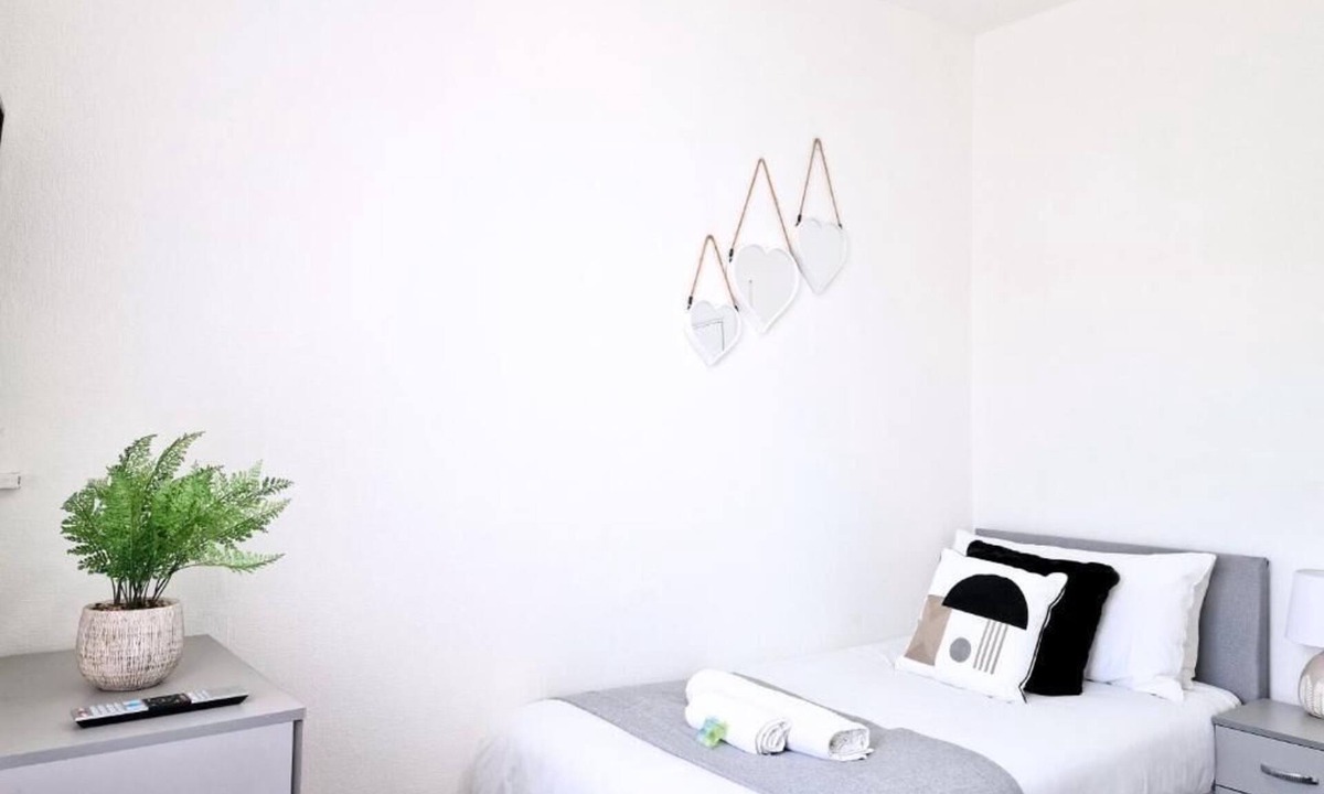 Burnley House | Premium Single room with Shared Bathroom Room 3