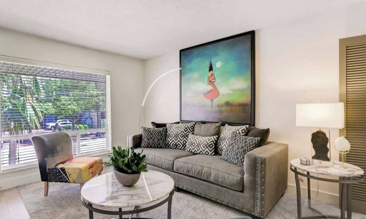 Uptown Apartment | Premium Stay Galleria Area | 2 BR & BA | 204