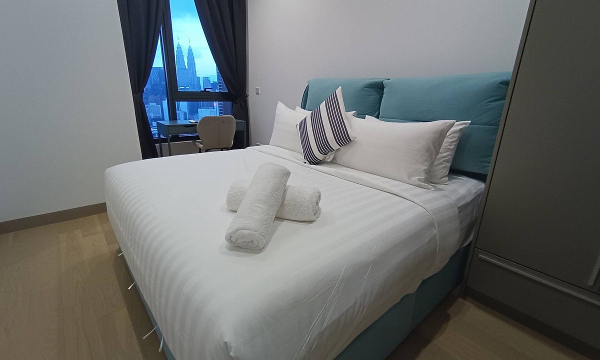 New Salak South Village Apartment | Premium suite KLCC|shopping mall connected#Infinitypool