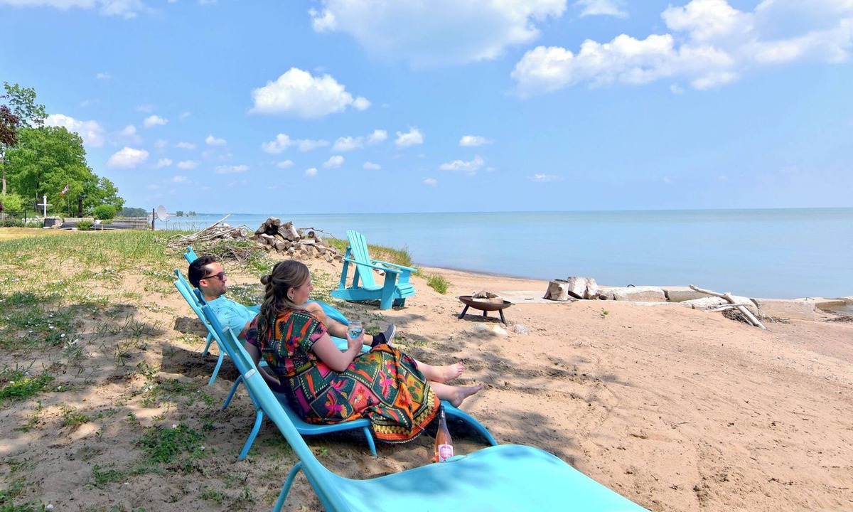 Ruthven Cottage | Prepare to fall in love with this adorably tropical beach front property!