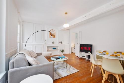 Meaux Apartment | Prestige Cathedral Renovated T3 Downtown