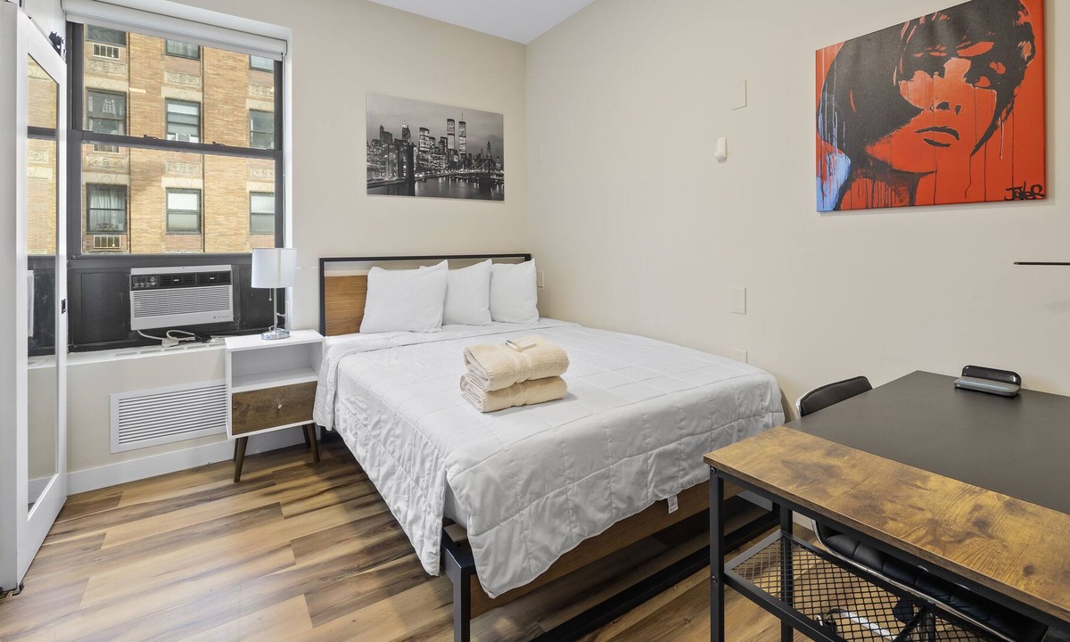 Manhattan Valley Apartment | Prestige Front View Room 2 Hotel 99