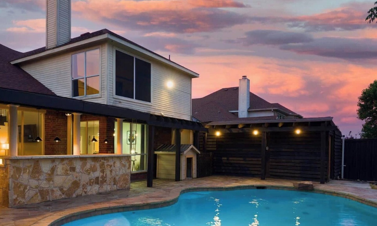 Sachse House | Prestigious 5BR/3.5B Home with Pool, Sauna, Game Room & Bar