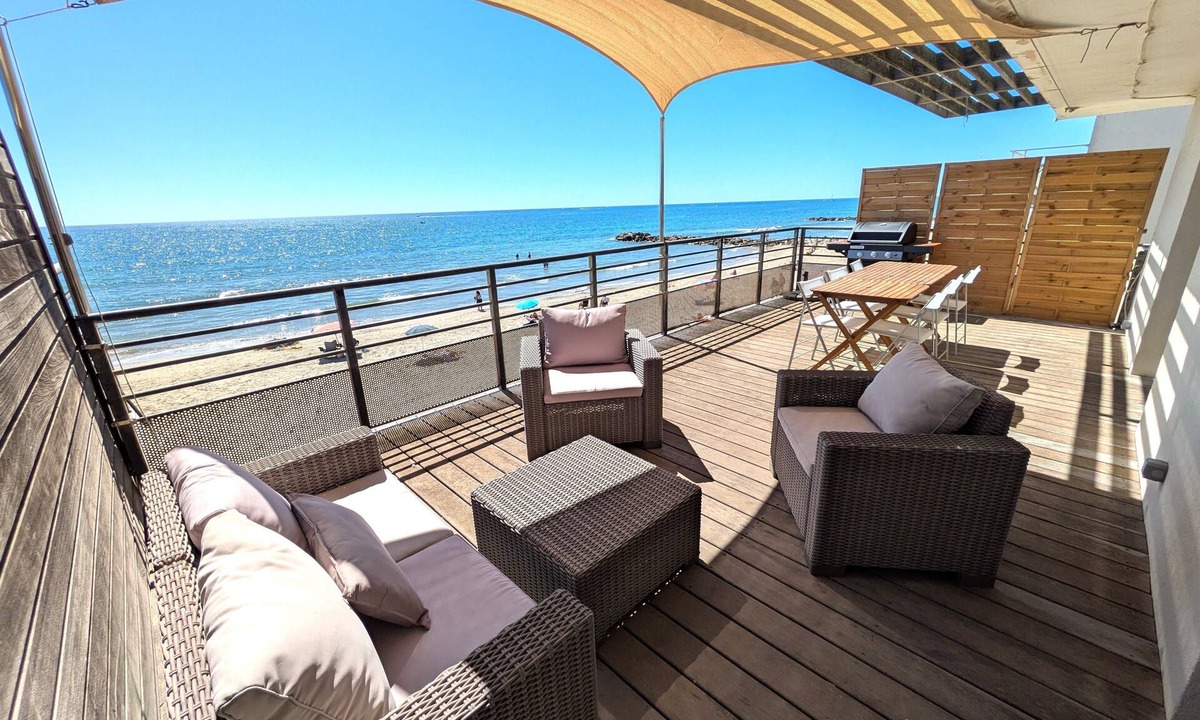 Palavas-les-Flots Apartment | Prestigious beachfront property - Immersive view terrace - WIFI - Parking