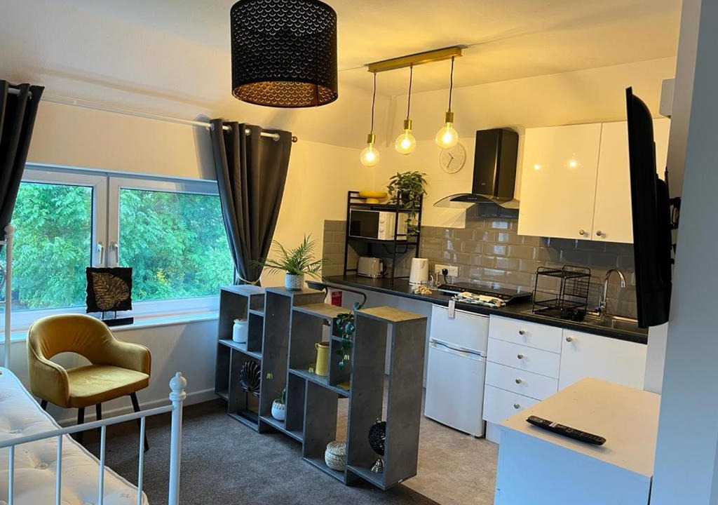 Yeovil House | PRESTON ROOM LET 8