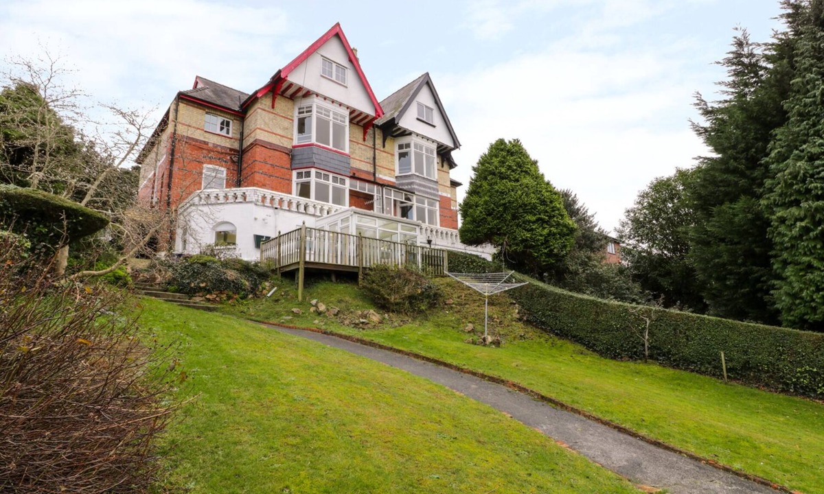 Bont Newydd Cottage | PRESWYLFA APARTMENT, pet friendly, with a garden in Caernarfon