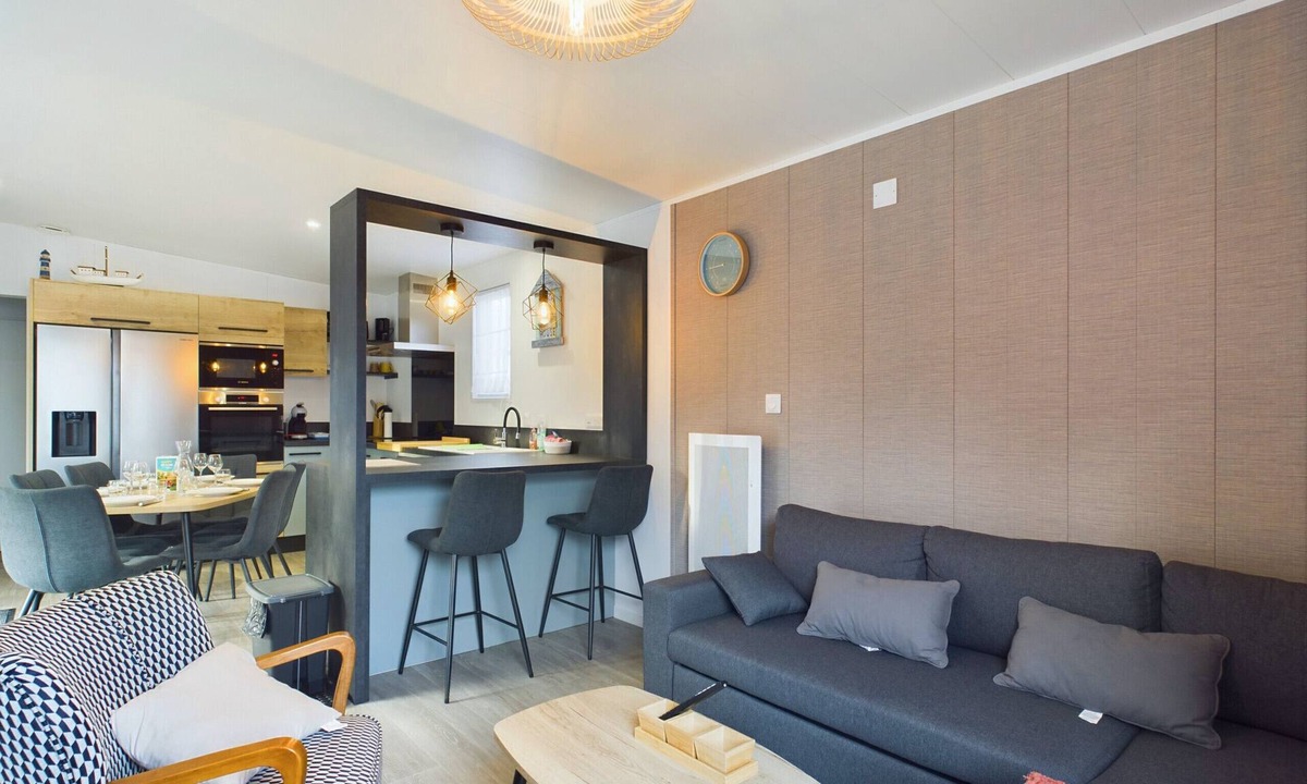Saint-Gilles-Croix-de-Vie Ski Chalet | Pretty chalet for 6, heated swimming pool all year