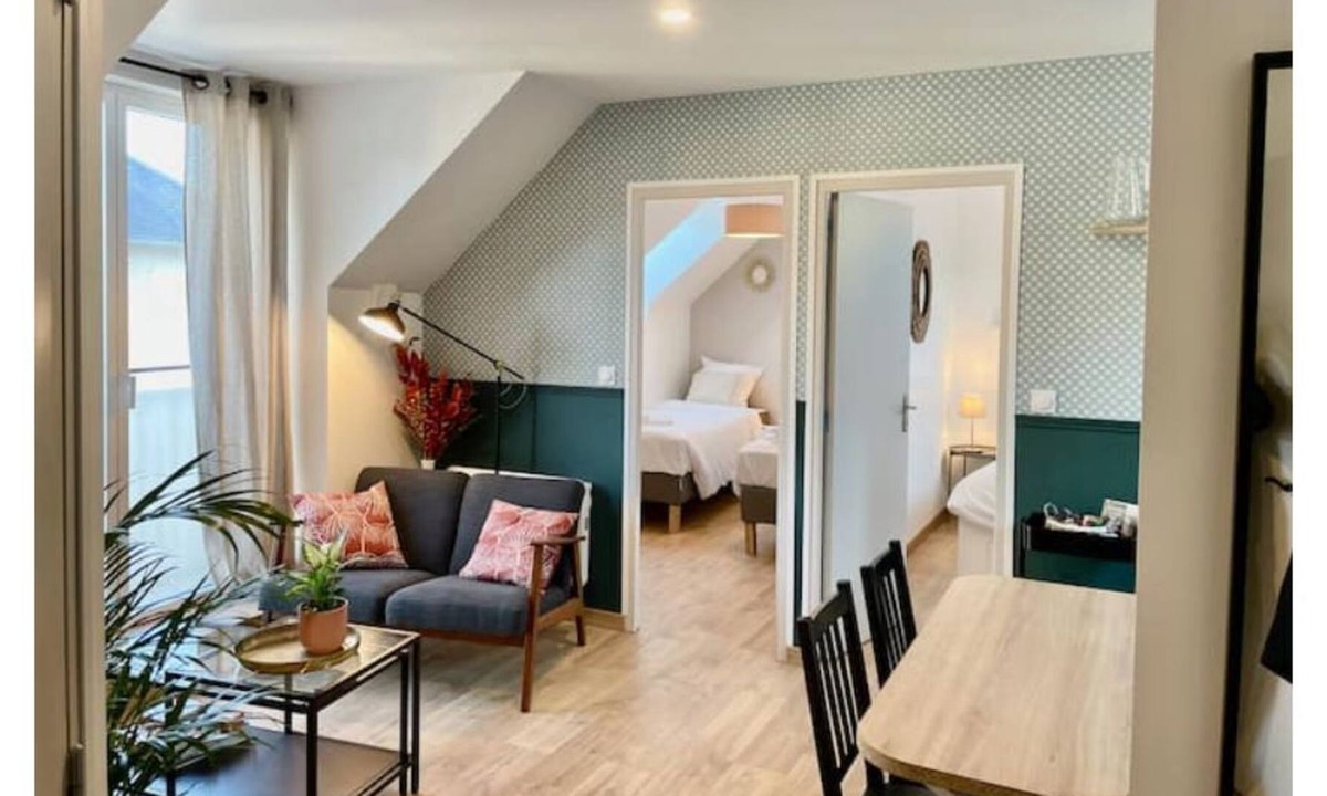 Saint-Meloir-des-Ondes Apartment | Pretty 2 bedroom, located downtown, at 6min from beaches