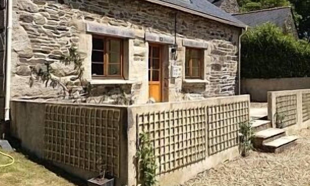 Trebrivan House | Pretty Brittany Cottage