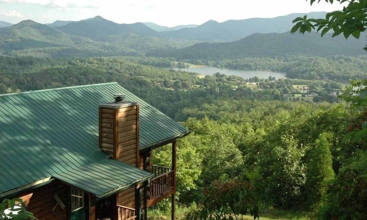 Hiawassee Cabin | Pretty Fawn Place, Wow View, Clean! Dogs Welcome. Hot Tub. Convenient To Town.