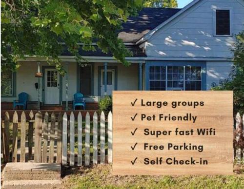 West Livingston House | Pretty Lakehouse for a Great, Inexpensive Getaway!