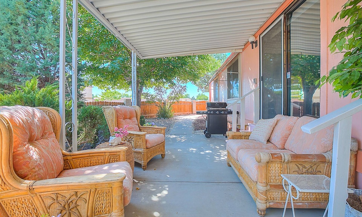 Rio Rancho House | Pretty little pink house