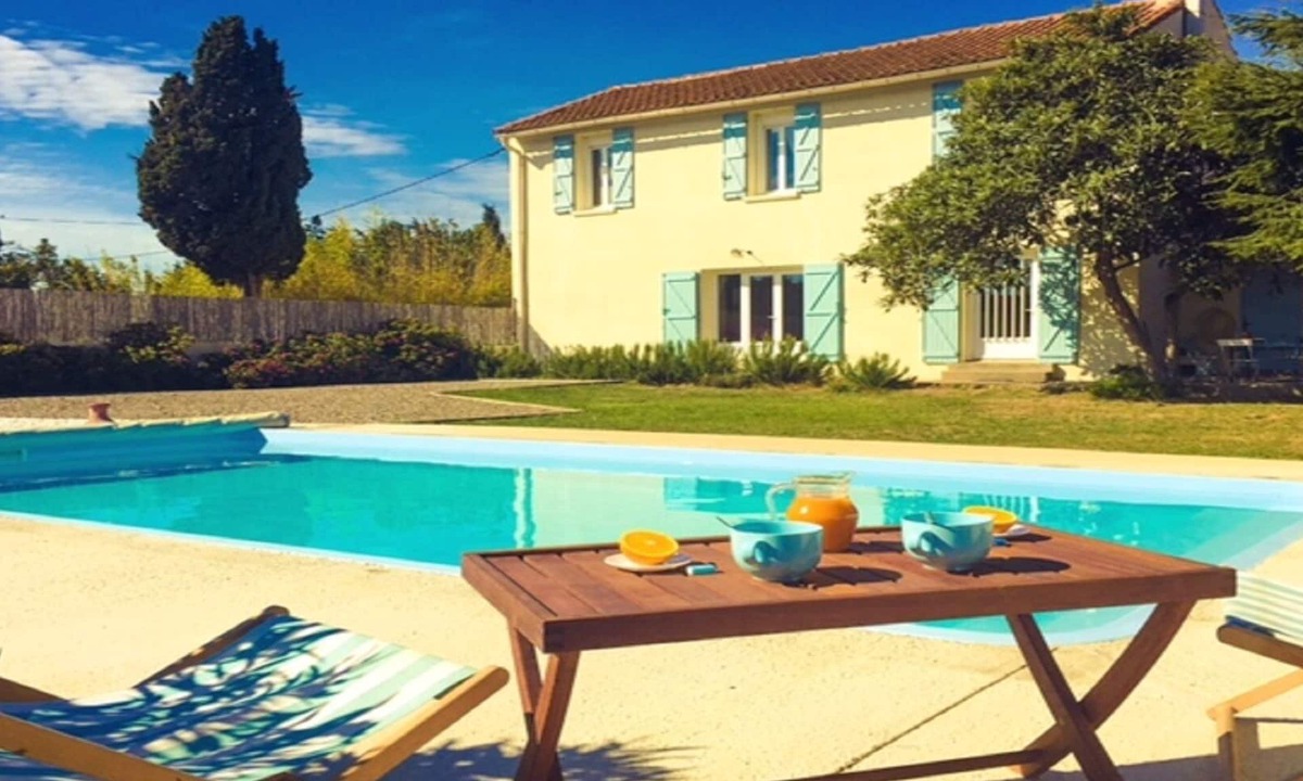 Lezignan-Corbieres House | Pretty old house, in domain with closed garden with trees and private swimming pool
