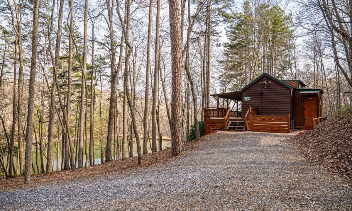 Morganton Cabin | Pretty Pond | Quiet | Sleeps 4