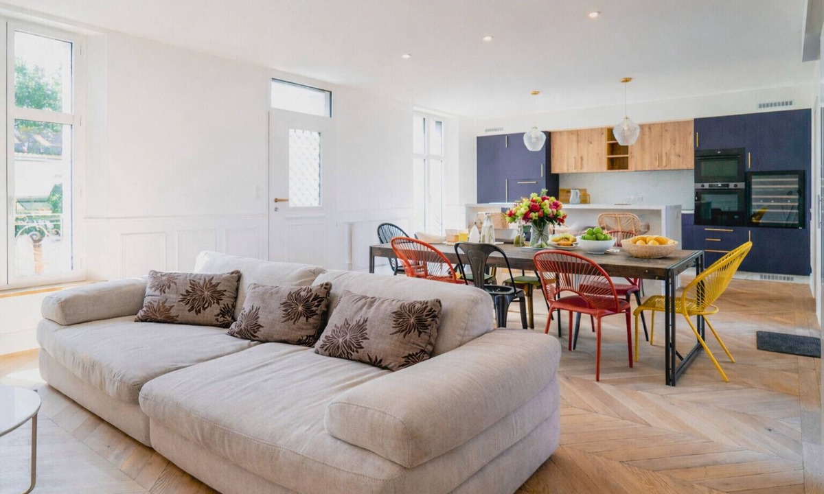 Les Sables d'Olonne House | Pretty renovated town house Les Sables sleeps 13