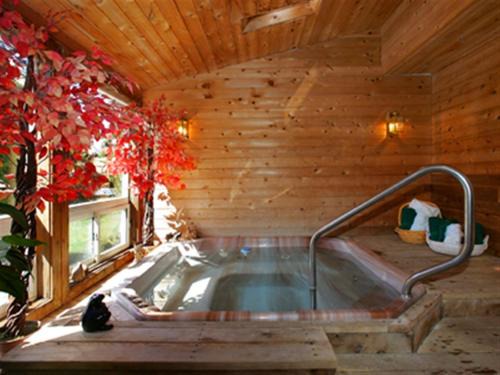 Glen Huron Hotel | Pretty River Valley Country Inn
