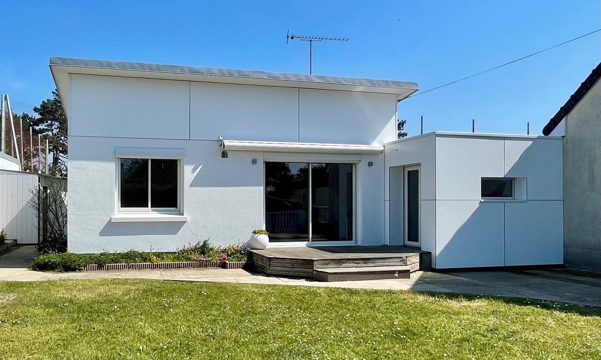 Hauteville-sur-Mer Villa | Pretty seaside house