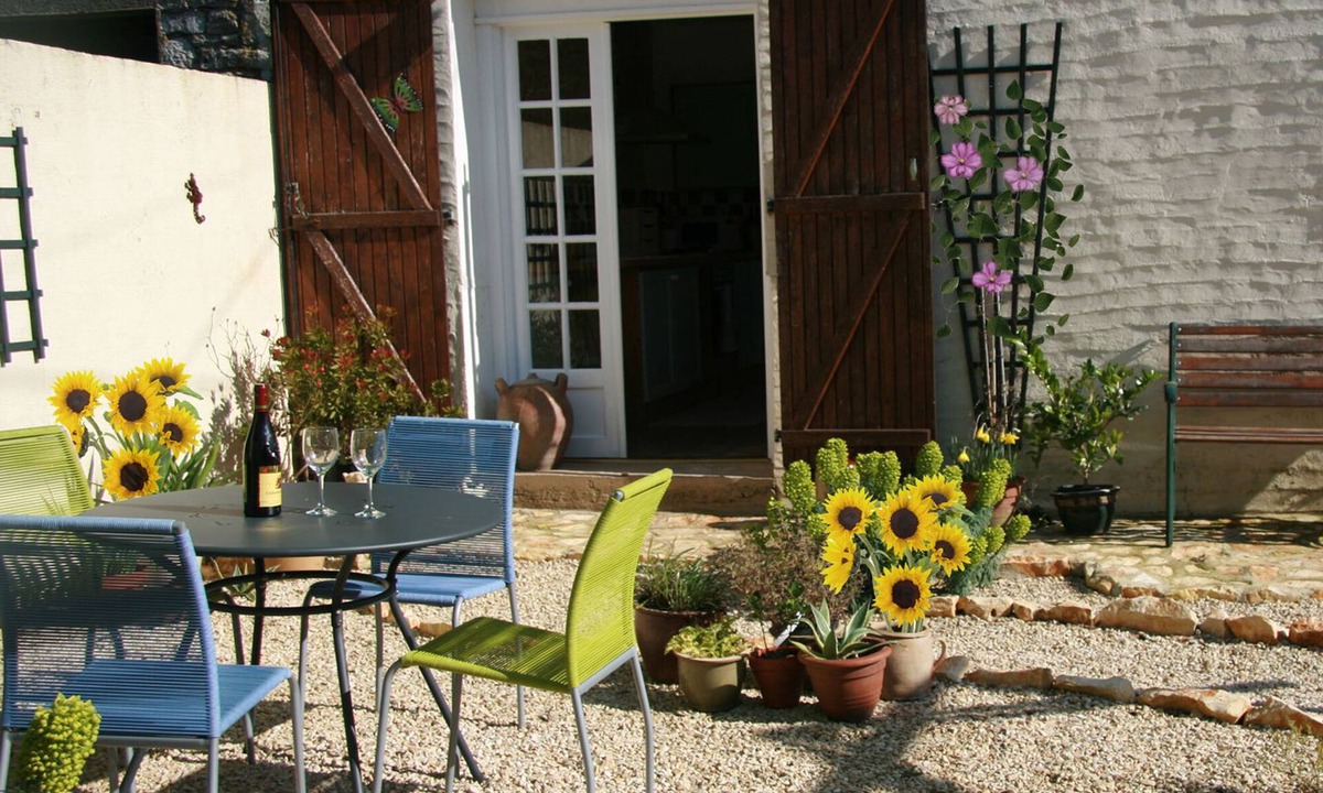 Champagne-le-Sec Cottage | PRETTY STUDIO GITE FOR TWO PEOPLE