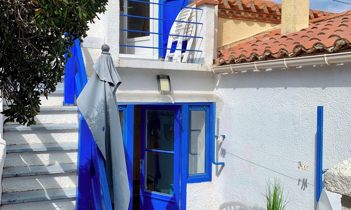 Le Port House | Pretty "TinyHouse" beach cottage with outdoor area and secure parking