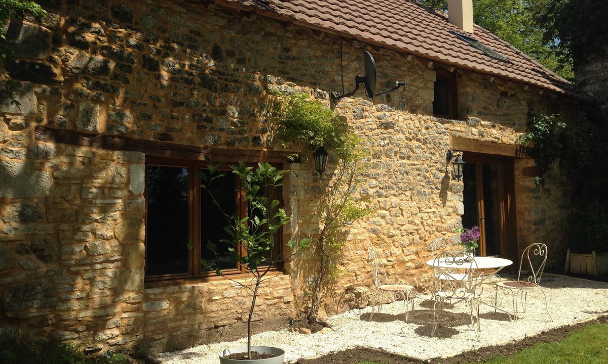 Veyrines-de-Domme Cottage | Pretty traditional stone gite and access to private pool