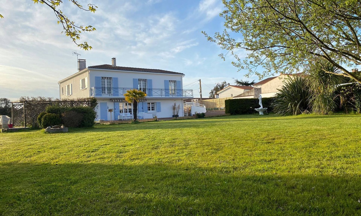 Les Conches Villa | Pretty villa with large garden 2 steps from the beach
