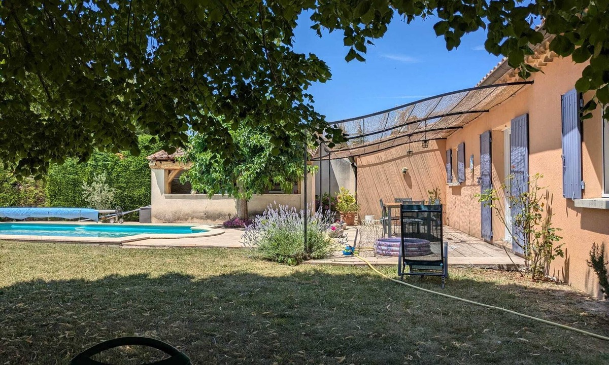 Valreas House | Pretty villa with private pool